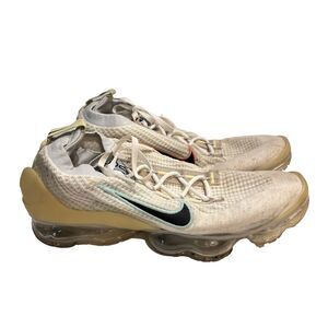 Nike Air Vapormax 2021 Knit Sneakers White Mens 9.5 DQ7633-100 Mismatched Swoosh